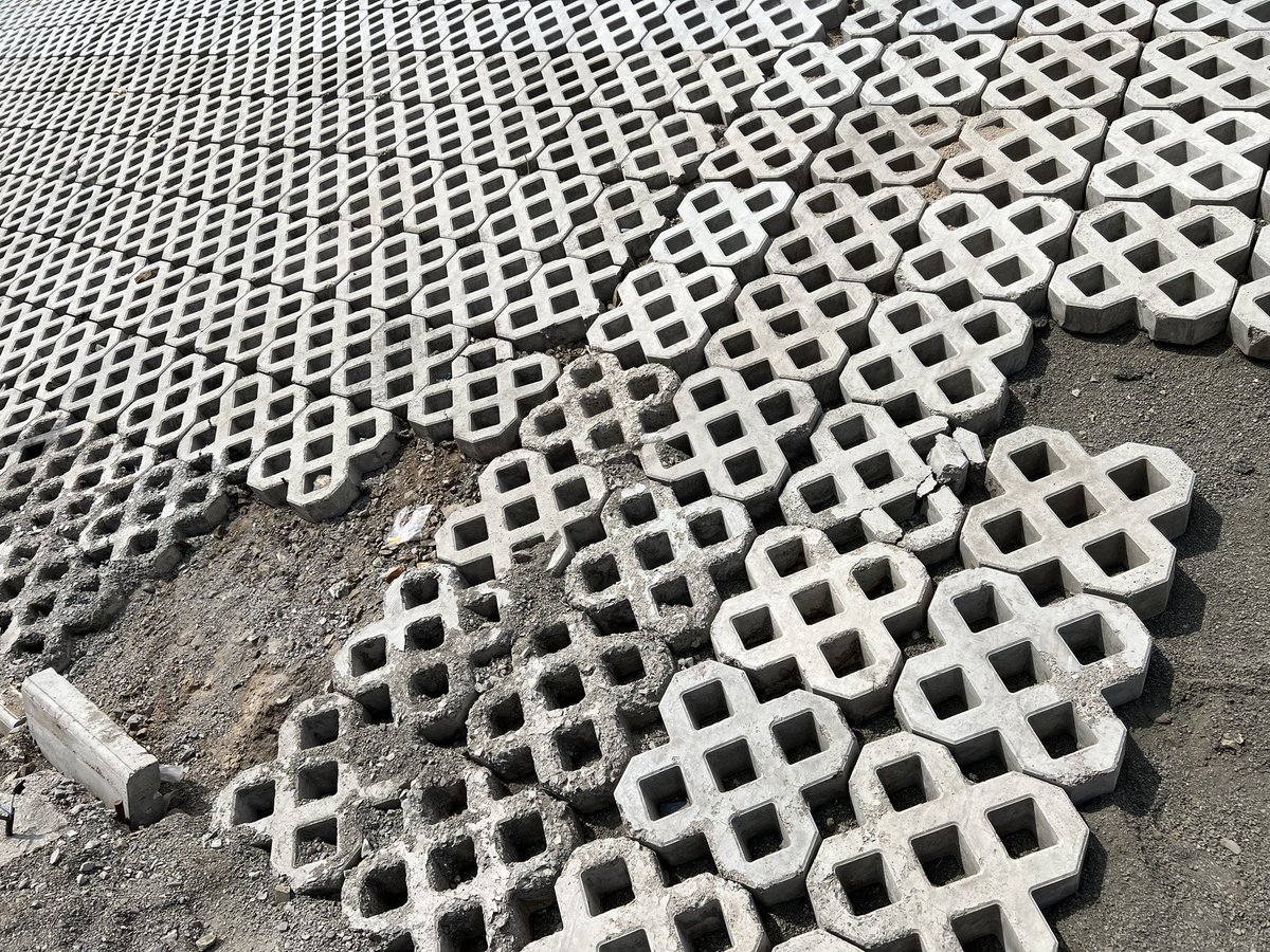 1 хороололын арыг гоё заслаа гээд л баярлаад байсан 1 жил болохгүй настай юм хийждээ улсын мөнгө уйлах бишдээ.