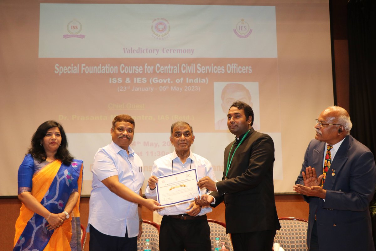 rpandey111's tweet image. And Foundation course concluded successfully. Grateful to receive DG’s Gold medal for highest marks in Indian History &Culture from chief guest @pmahapat Sir and DG Sir.
#Civilservices #Foundationcourse #ISS#NSSTA