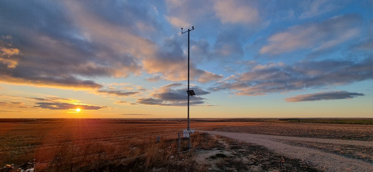 Those magical Mallee sunsets (yesterday at Wynarka). 
#fieldwork #Maintenance #mesonet #weatherstation #southaustralia #agtech