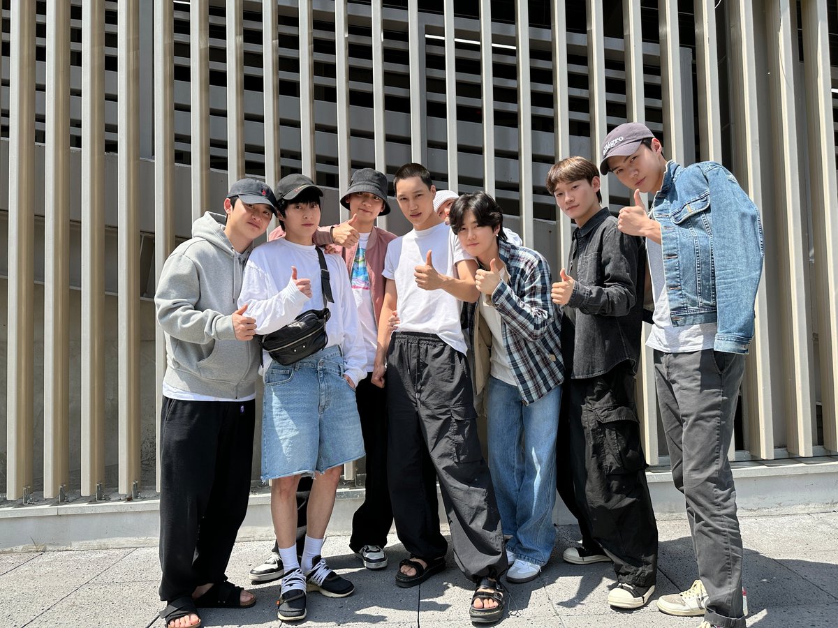 coppamagz's tweet photo. Serve well, Kim Jongin!!!

#EXO #KAI https://t.co/TVCfHGe7dS