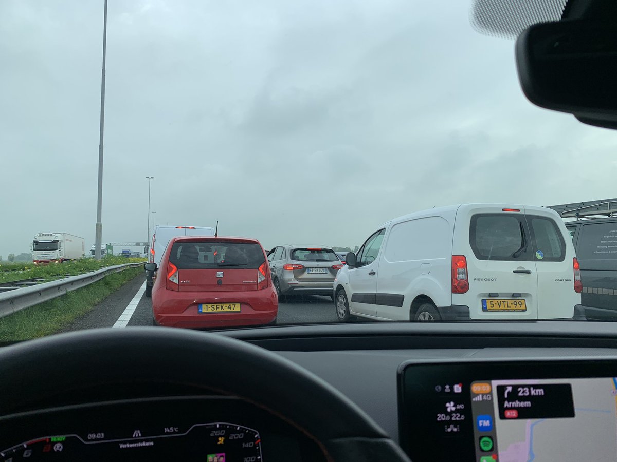 Dit voelt toch ook wel een beetje als en #wachtkamertweet .