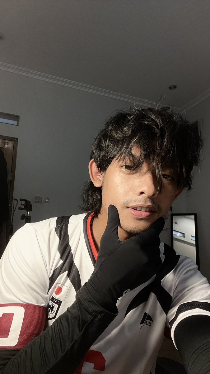 headkirbyyy's tweet photo. Introducing Captain oliver aiku - blue lock cosplay https://t.co/HIExvol72L