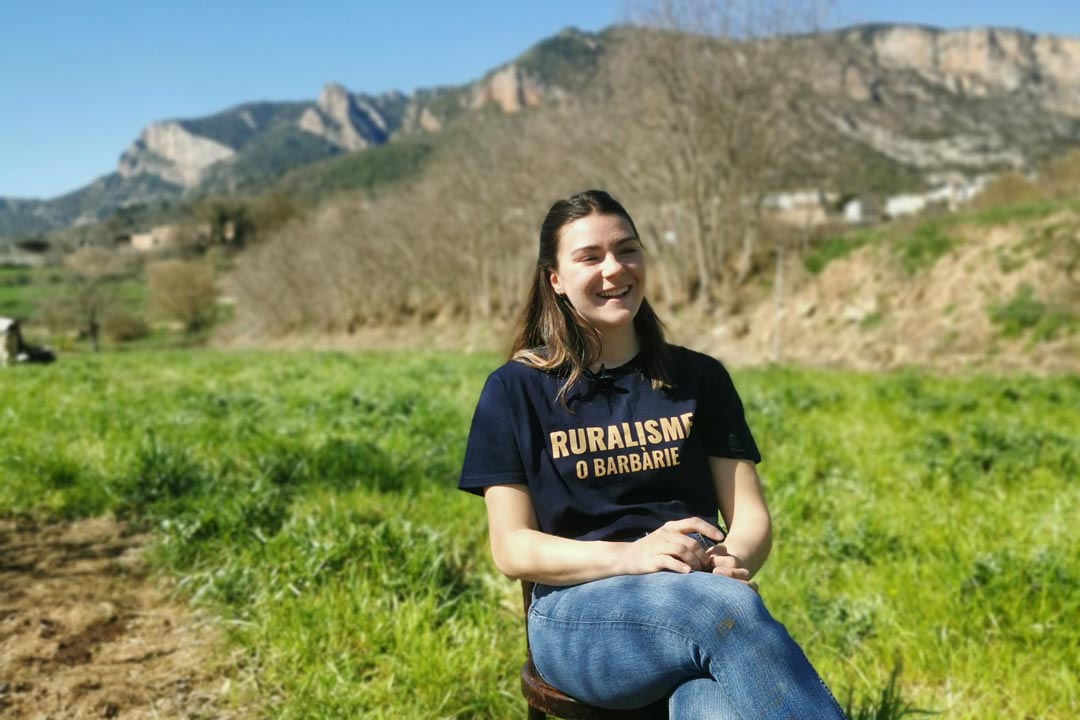 alumniUPF's tweet photo. 👩‍🌾 "No podem alimentar set milions i mig de persones amb quatre gallines felices".

Llegeix l'entrevista amb @laiangrill, #alumniUPF del Grau en Global Studies, a la revista #360UPF.

👉 https://t.co/QNuNIJVnyK

#ButlletíAlumniUPF https://t.co/Hkg5cVTFw8