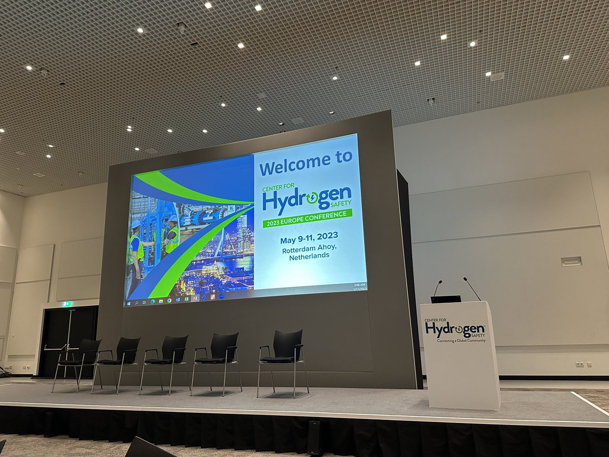 SafetyIChemE's tweet photo. About to get underway with our director @leadlikekerin delivering the opening key note #ProcessSafey #HydrogenSafety @chenected @icheme_official https://t.co/aWIdyxlLhk