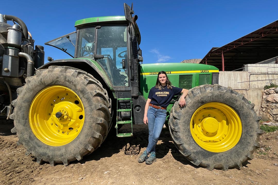 alumniUPF's tweet photo. 👩‍🌾 "No podem alimentar set milions i mig de persones amb quatre gallines felices".

Llegeix l'entrevista amb @laiangrill, #alumniUPF del Grau en Global Studies, a la revista #360UPF.

👉 https://t.co/QNuNIJVnyK

#ButlletíAlumniUPF https://t.co/Hkg5cVTFw8