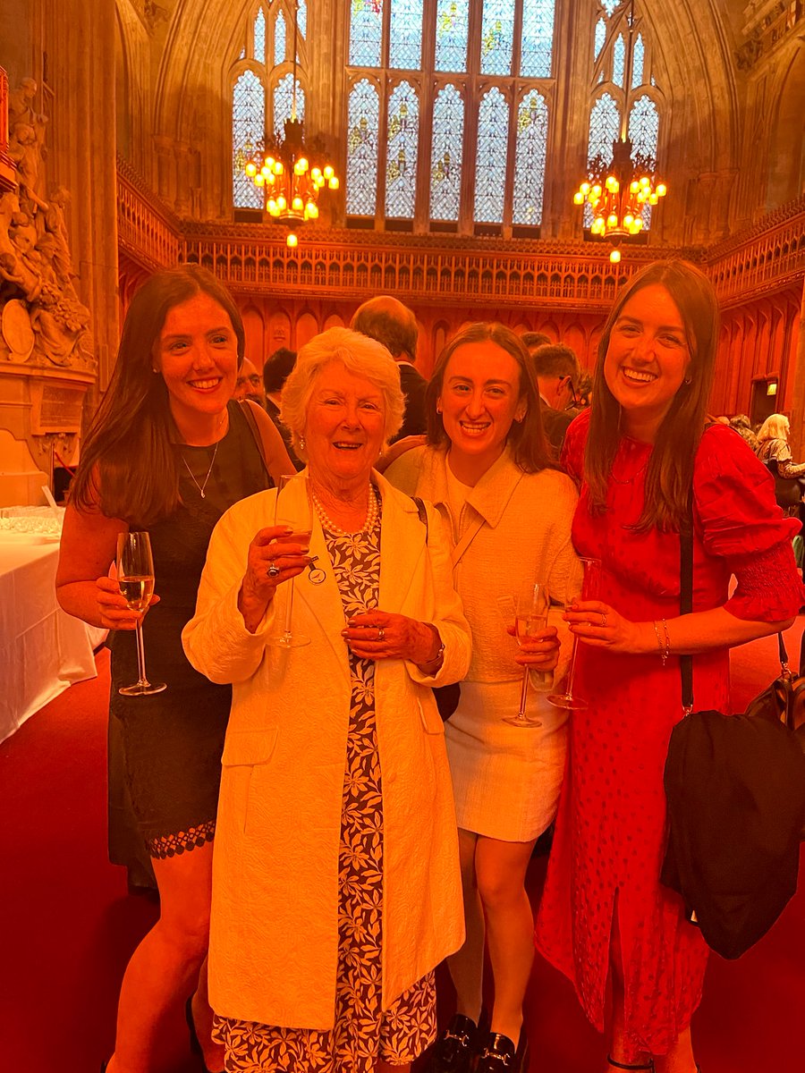 We were lucky enough to meet and chat to Betty, who qualified as a nurse at @BartsHospital 60 years ago! She showed us some pictures from her nursing days and we particularly enjoyed her stories of the hospital catering 60 years ago, we’ve come a long way! #900th