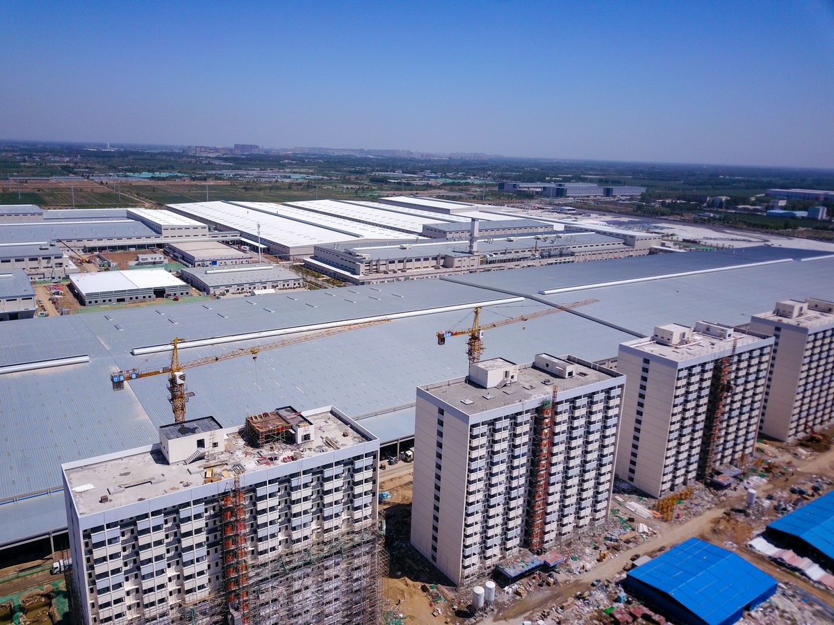 SpringCityJinan's tweet photo. The roof of the #BYD Automobile Industrial Park in #Jinan #StartUpArea shined brightly under the radiant sunlight on April 29. Compared with the same period of last year, the plant area increased substantially to nearly 266.67 hectares. #InvestJinan @BYDCompany @BYDGlobal https://t.co/vXSt7dzFTi