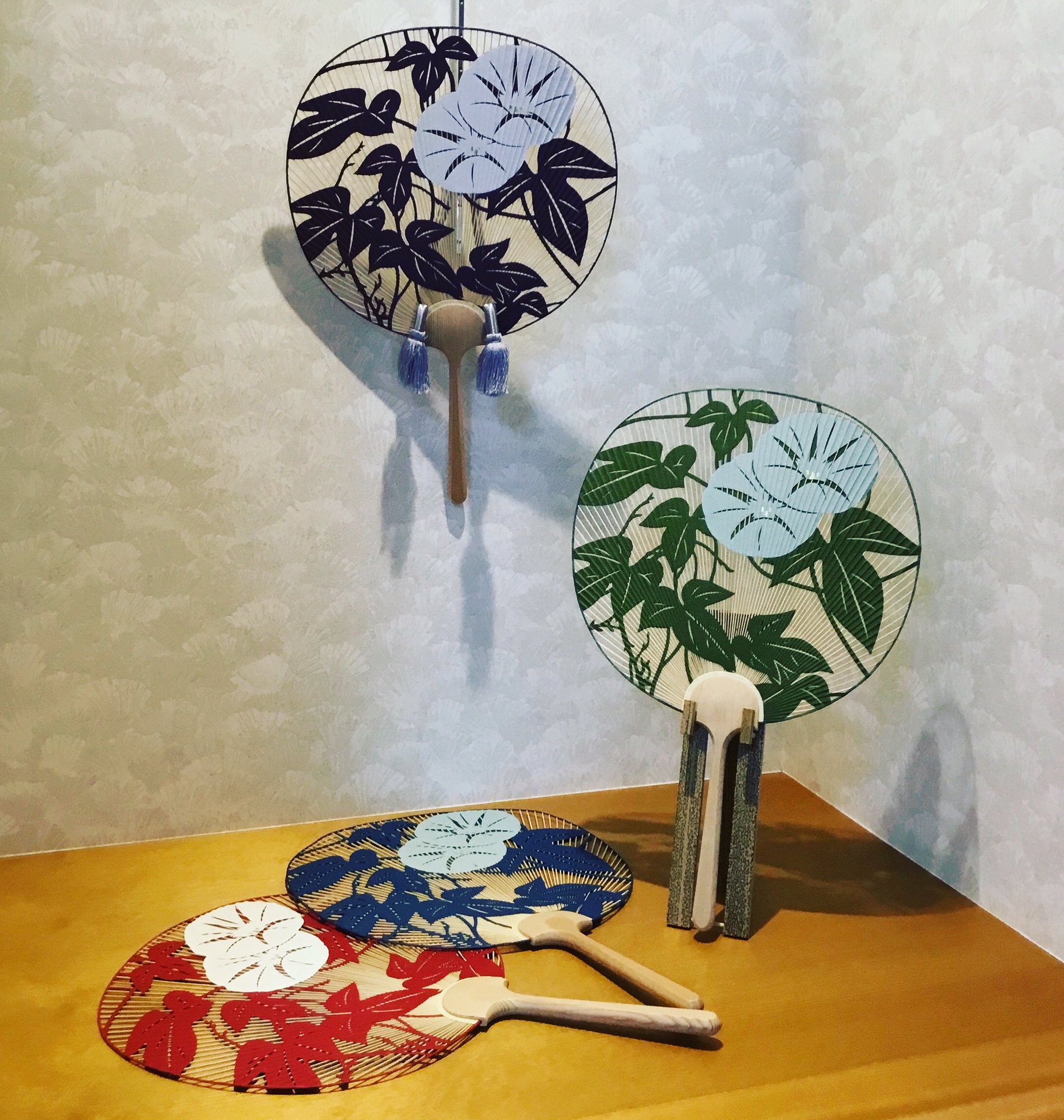 オシャレ 【極希少】京うちわ 都うちわ 阿以波 すかし団扇 両透かし 赤