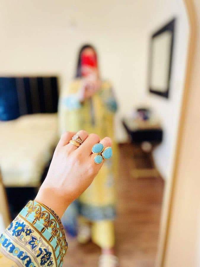 "لا تكثر من الشكوى فيأتيك الهم، ولكن أكثر من الحمد تأتيك السعادة".