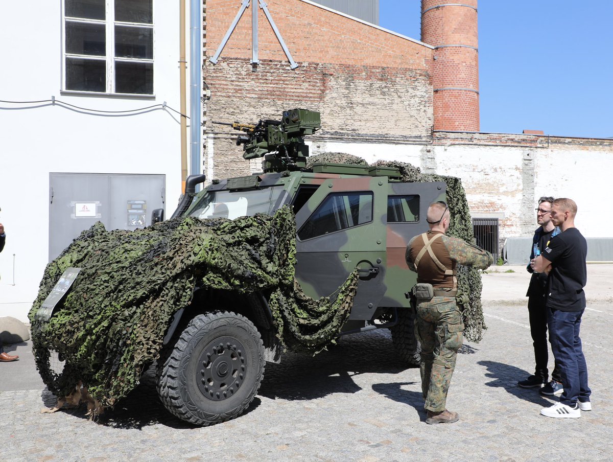 CIHBw's tweet image. Das war Tag 1 der #DOLOSChallenge! Zum Auftakt haben sich #Startups in diversen Workshops gemeinsam mit potenziellen Nutzer:innen der #Bundeswehr zu neuen computergestützten Systemen zum #Tarnen &amp;amp; #Täuschen ausgetauscht und ihre kreativen Lösungen gepitcht.