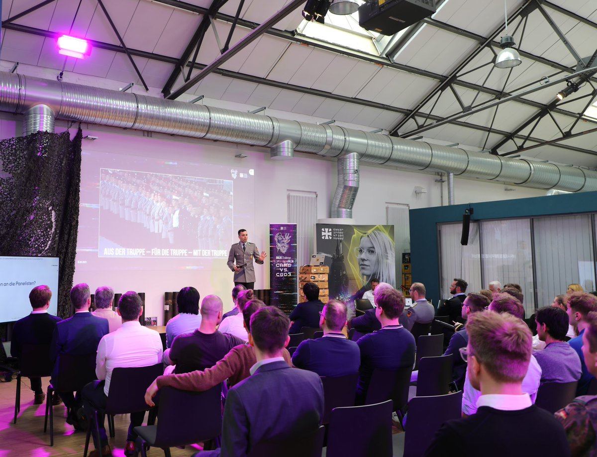 CIHBw's tweet image. Das war Tag 1 der #DOLOSChallenge! Zum Auftakt haben sich #Startups in diversen Workshops gemeinsam mit potenziellen Nutzer:innen der #Bundeswehr zu neuen computergestützten Systemen zum #Tarnen &amp;amp; #Täuschen ausgetauscht und ihre kreativen Lösungen gepitcht.