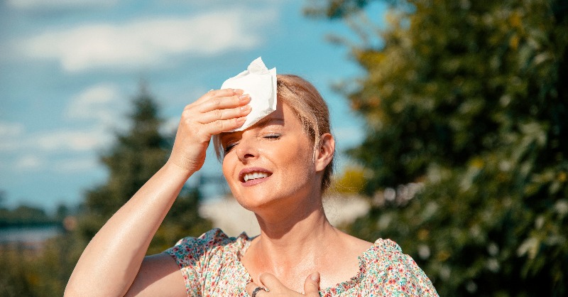 mutuellemmc's tweet photo. [BLOG]
🌞Le retour des beaux jours !
Mais attention, les rayons solaires peuvent être nocifs pour votre épiderme 😓
Afin d'éviter les échauffements, l'insolation et les #brûlures cutanées, voici quelques #astuces simples 🧴👒