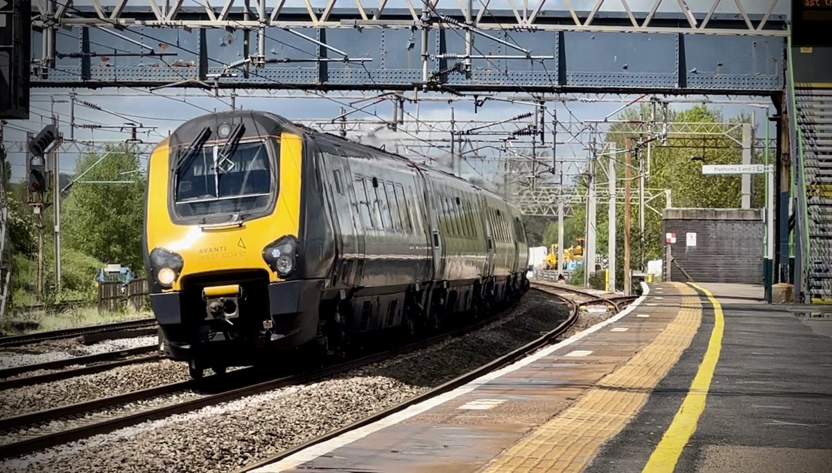 Some pictures from yesterday at Rugeley showcasing @AvantiWestCoast trains at speed. 
Progress ✅ Opportunity ✅ what a fantastic day #Avanti #Class390