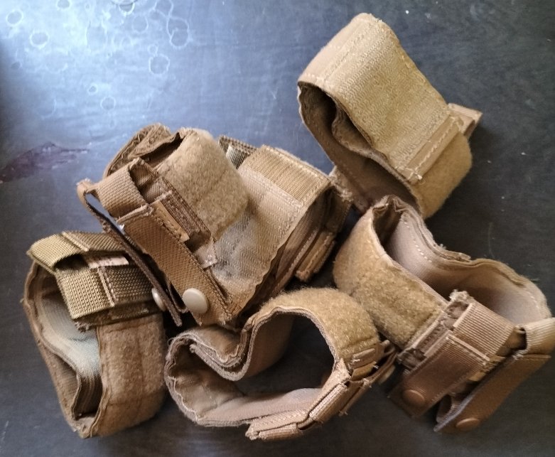 www_ihagun_net's tweet photo. コヨーテ色のウェポンキャッチ。前は海兵の戦闘部隊がよく使用していたけど今でも使っているかな?ショットガン等を使用しない時に身体にブラつかないように固定するものだけど、他の用途にも使うそうです。

https://t.co/IXZsCZNzqG

#fsbe #ウェポンキャッチ #weponcatch #コヨーテ https://t.co/7ZwJ2IENWf