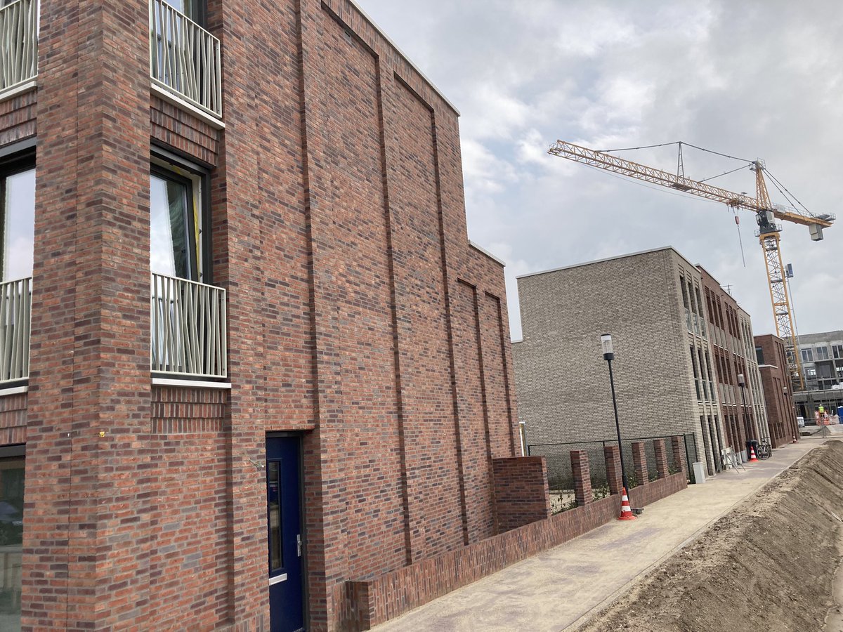 Enige tijd geleden alle ‘31 woningen Waalsprong’ in Lent opgeleverd aan enthousiaste kopers. Het grootste gedeelte wordt inmiddels bewoond. Gaaf project, mooi eindresultaat! <a href="/BouwmijJanssen/">Bouwmij Janssen</a>