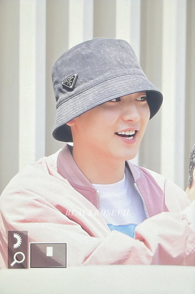 BLACKROSEVIL61's tweet photo. 230511 🧏🏻‍♂️✨ #찬열 #CHANYEOL 기여어❤️‍🔥 https://t.co/kMlwQKSccN