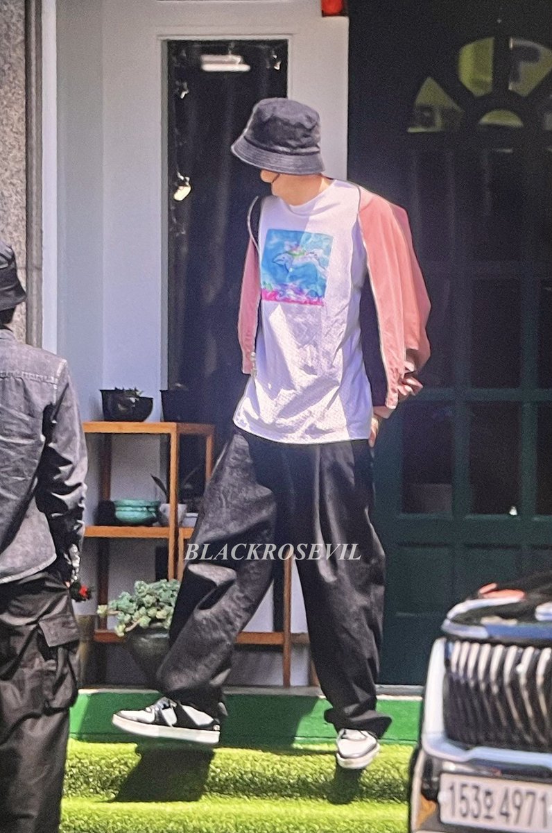BLACKROSEVIL61's tweet photo. 230511 🧏🏻‍♂️✨ #찬열 #CHANYEOL 기여어❤️‍🔥 https://t.co/kMlwQKSccN