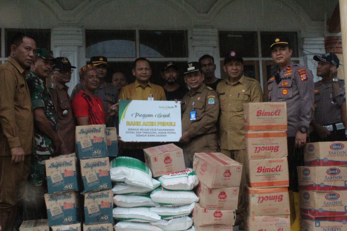 doktornurdin's tweet photo. Meninjau Darurat Banjir dan penyerahan Bantuan masa panik kepada Warga Kecamatan Darul Hikmah, Kabupaten Aceh Jaya. https://t.co/VxNMp04lyt