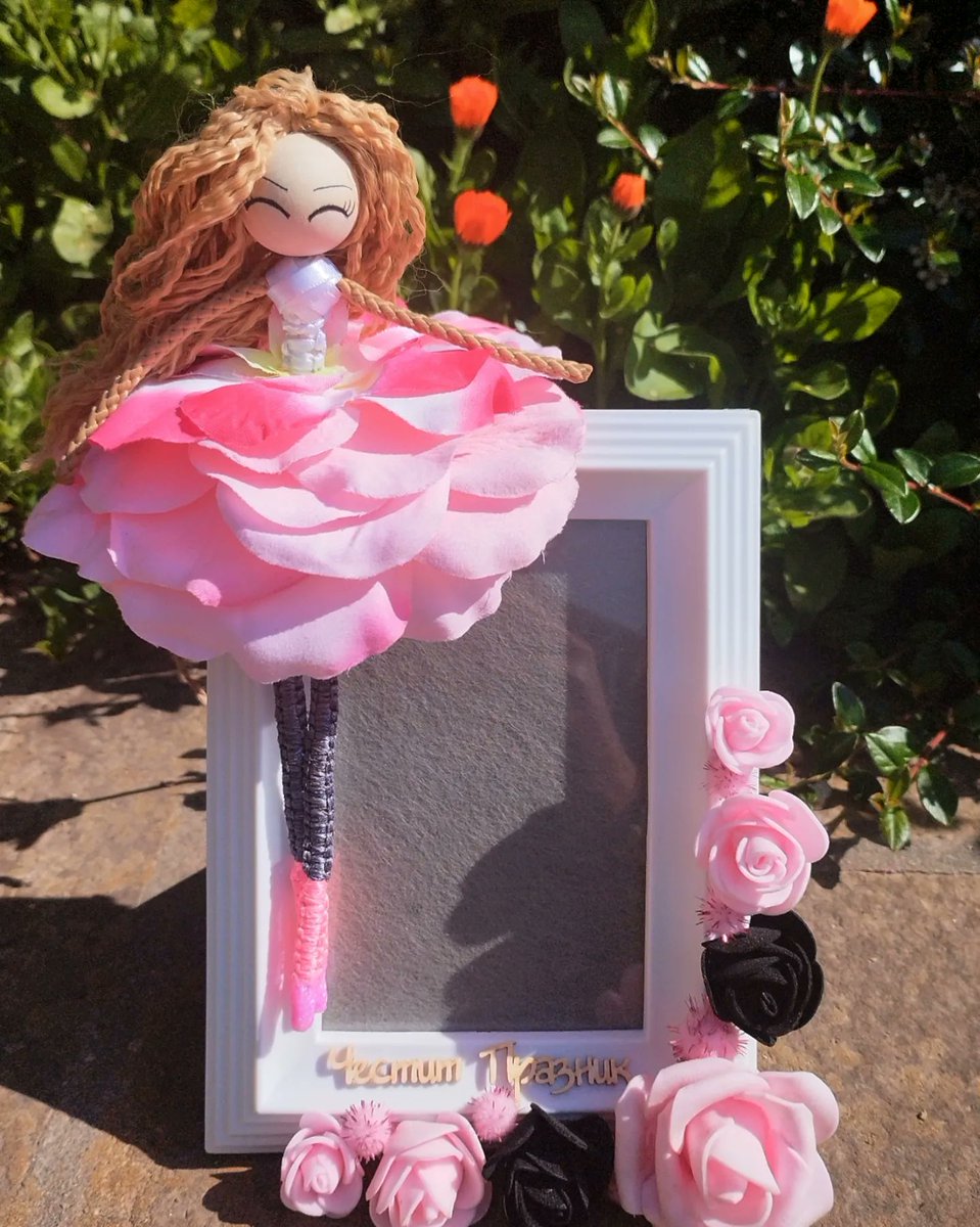 RadiDoll's tweet photo. #подарък #слюбов #затеб #handmade #doll #littledoll #gift #girlsgift #decor #foryou #withlove #pretty #frame #photo #подаръкзатеб #рожденден #празник #sunny #именден #цвете #рамказаснимка #затебслюбов #photoframe #пролетно #персоналенподарък #декорация #SunnyDay https://t.co/5TtRmtO6mG