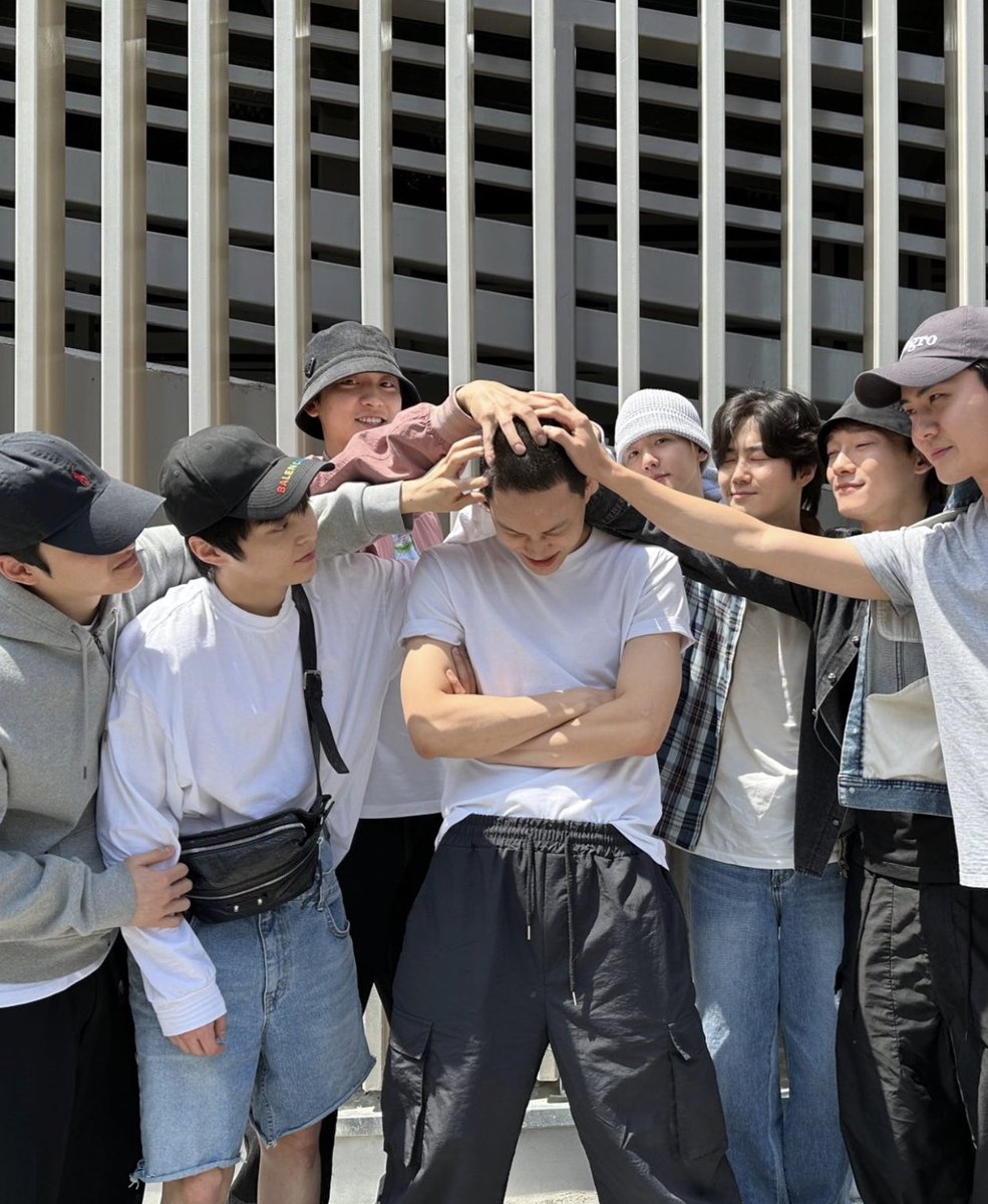 [OFFICIAL] 230511 #CHANYEOL Instagram Update 
instagram.com/p/CsGB814u3kV/…

"Don’t get hurt and come back well❤️"

#EXO #엑소 <a href="/weareoneEXO/">EXO</a>