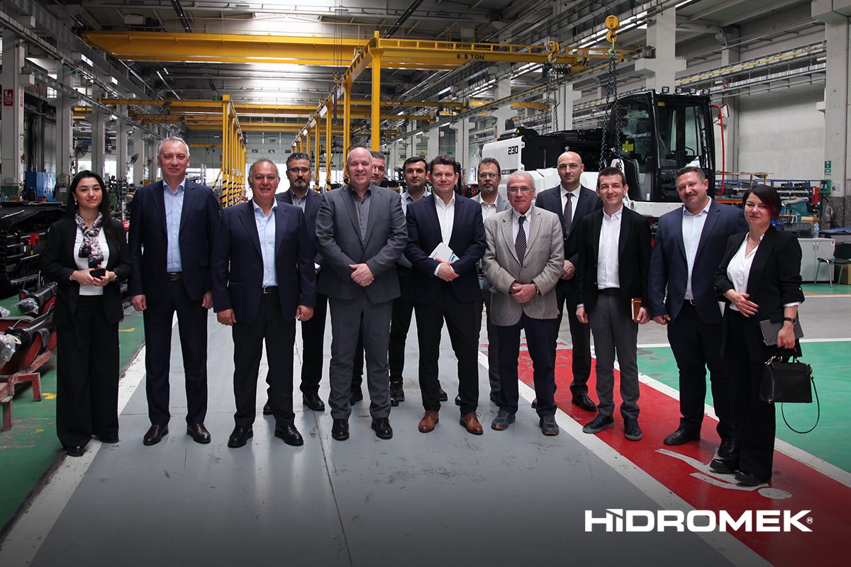 Bosch Rexroth CEO’su Steffen Haack ve üst yönetim ekibine, fabrikamıza gerçekleştirmiş oldukları değerli ziyaretleri için teşekkürlerimizi sunuyoruz. 
.
We would like to thank for their precious visits to Mr. Steffen Haack,
…