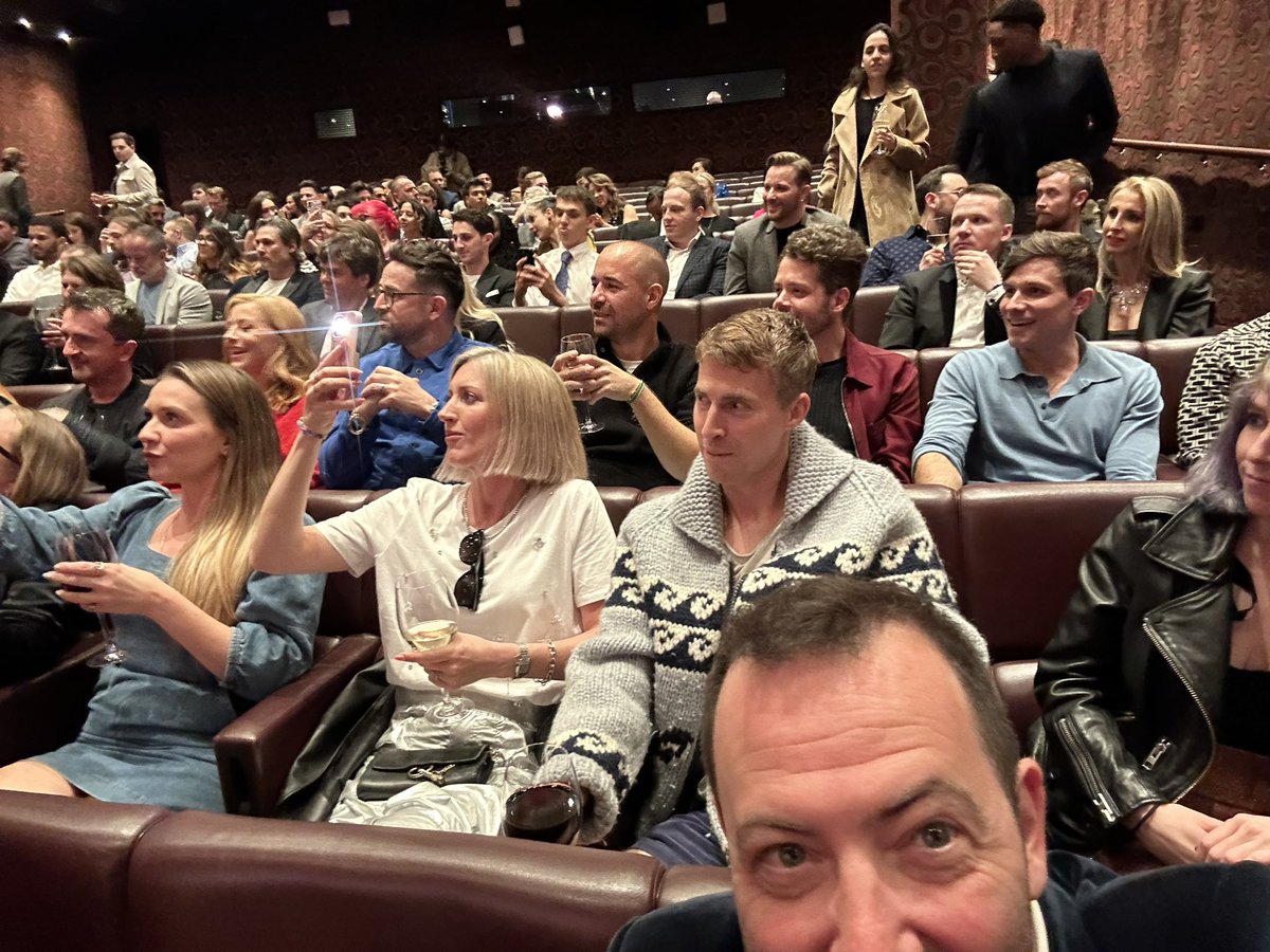 Eamonn Carey tweet media