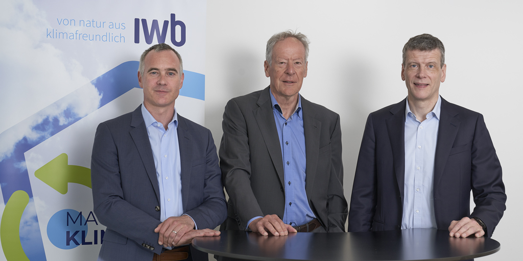 IWB blickt mit einem Umsatz von MCHF 1138 und einem Jahresgewinn von MCHF 58 auf ein anspruchsvolles, aber erfolgreiches Geschäftsjahr 2022 zurück. VRP Urs Steiner, CEO Dr. Claus Schmidt und CFO Christian Spielmann berichteten heute an der Medienkonferenz iwb.ch/geschaeftsberi…