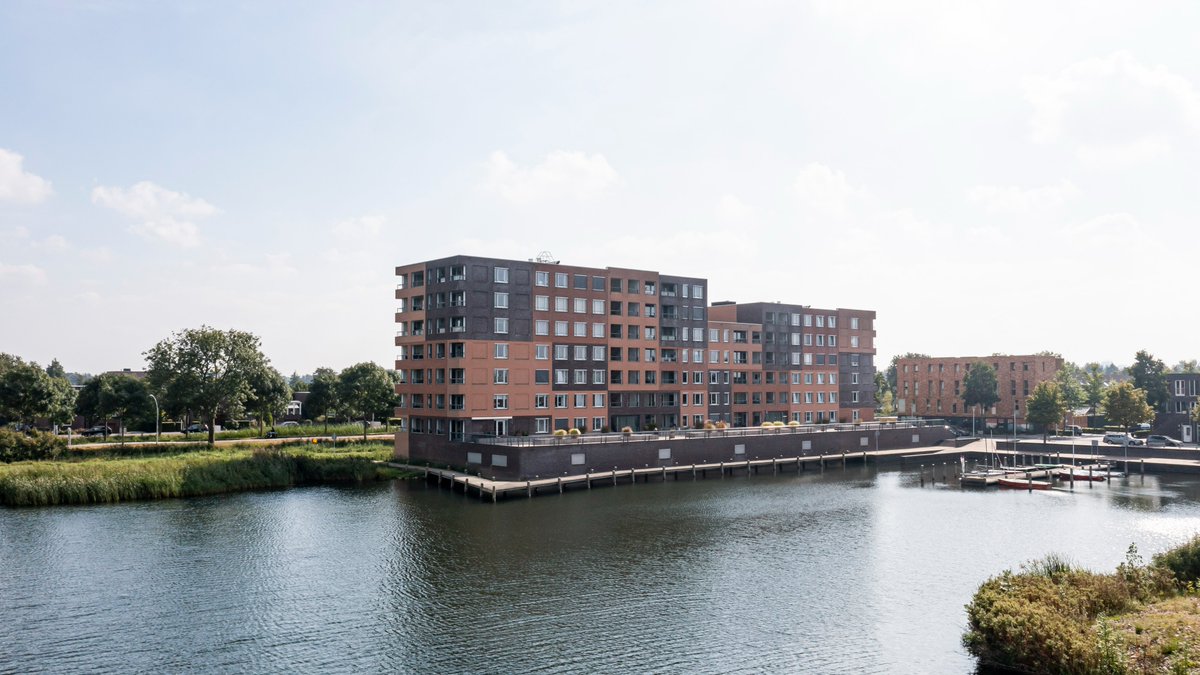 Het Bouwinvest Residential Fund heeft 118 woningen verkocht aan Daelmans Vastgoed. Het betreft 81 eengezinswoningen in Zoetermeer en 37 appartementen in Zwolle. Nagenoeg alle woningen hebben een A+, A of B label. bit.ly/3MjkAtN