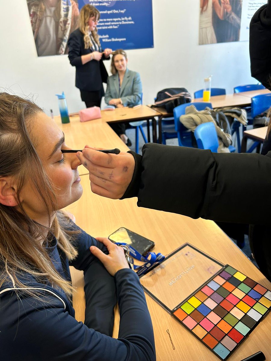 PATCarletonHigh's tweet image. Creative Faces returns on Monday after school, following a fantastic last session where our students tested out their creative makeup and hair dressing skills with some teacher volunteers!
#Cocurricular #creativefaces #GetInvolved