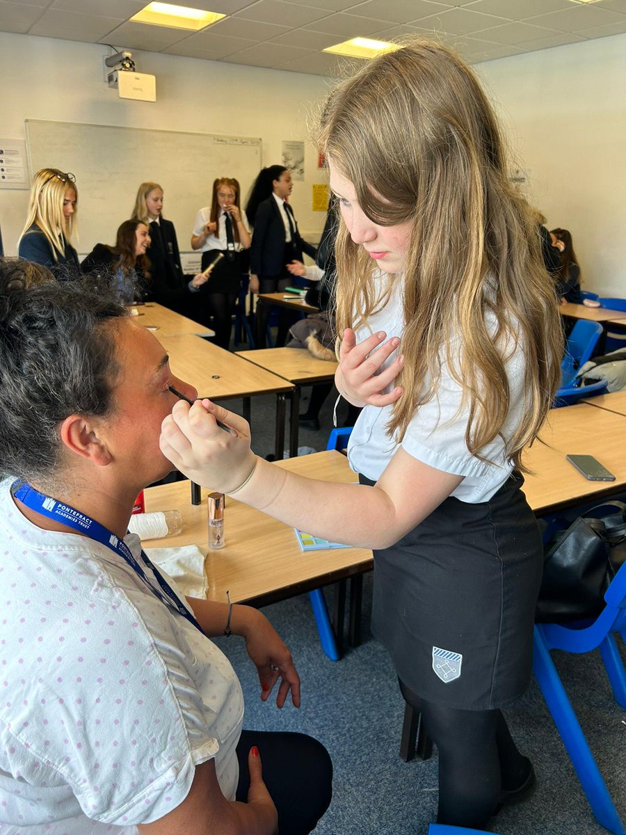 PATCarletonHigh's tweet image. Creative Faces returns on Monday after school, following a fantastic last session where our students tested out their creative makeup and hair dressing skills with some teacher volunteers!
#Cocurricular #creativefaces #GetInvolved