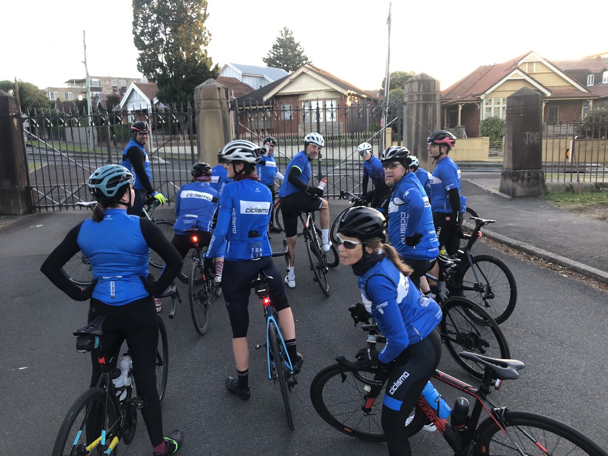 CiclismoCycling's tweet image. Who’s going to join #fridayfun #cycling #grouptraining 6am 🚴‍♀️🚴🏿‍♂️🚴‍♀️🚴‍♀️