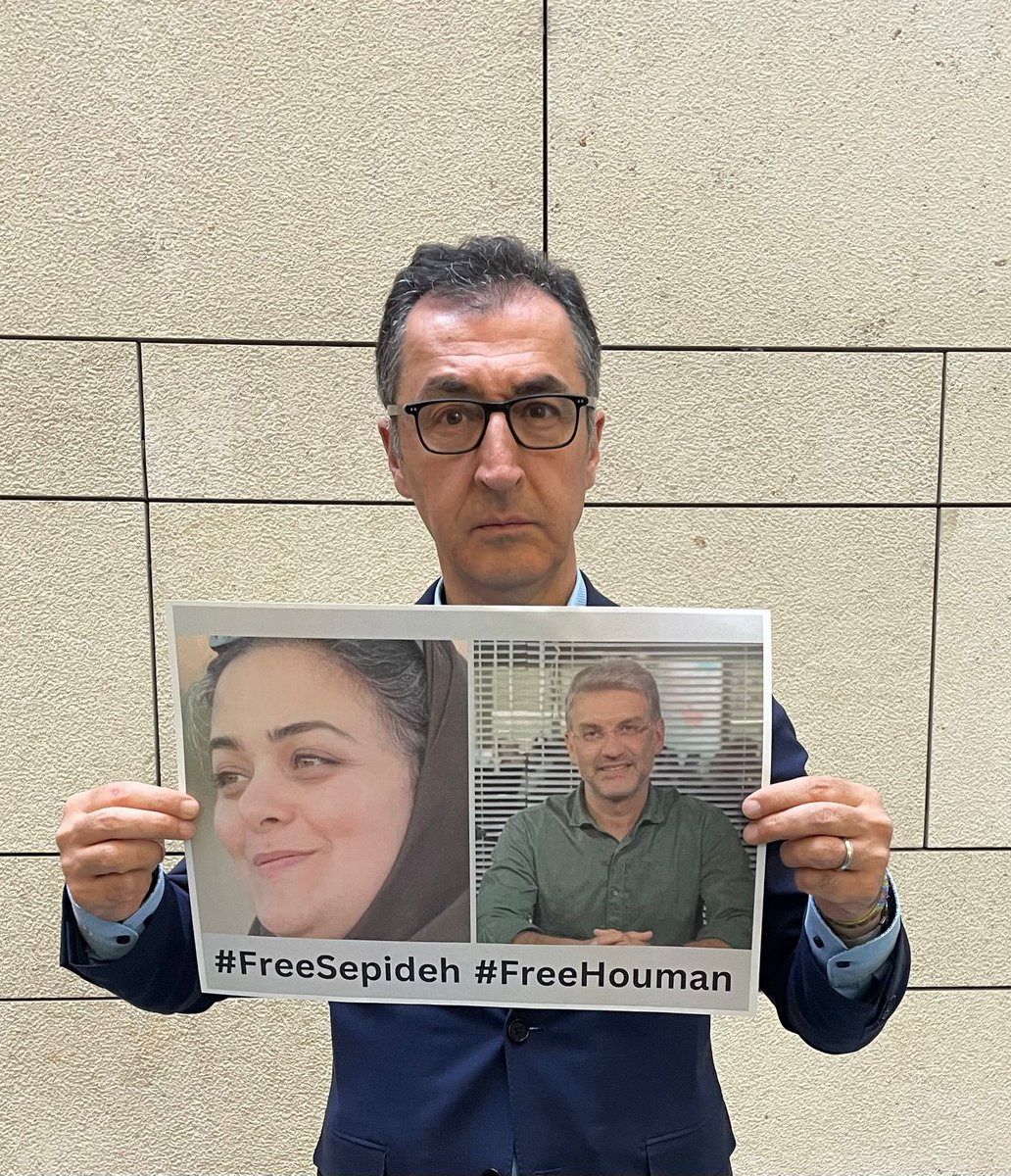 cem_oezdemir's tweet photo. Die Menschen in #Iran zählen auf unsere Solidarität - auch #SepidehKashani &amp; ihr Mann #HoumanJokar. Seit 2018 sind sie im Evin-Gefängnis eingesperrt - ohne fairen Prozess und unter Verdacht auf Folter. Beide müssen umgehend freigelassen werden! 1/4 https://t.co/9ulwvlRrZt