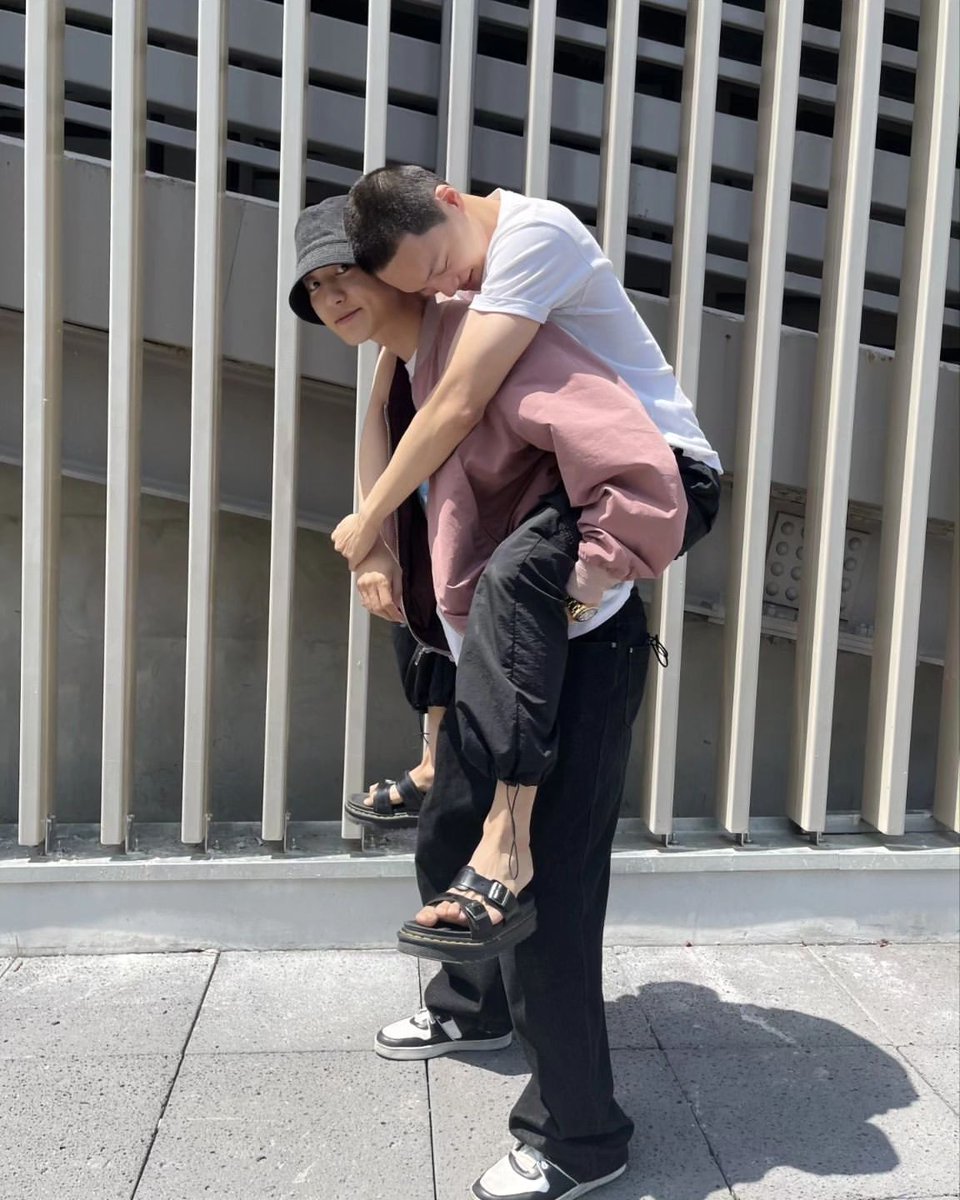kaiarchived's tweet photo. [IG] 230511 real__pcy update with Kai (1/2)

"Don't get injured and come back safely ❤️" 
🔗: https://t.co/T6nVovJkZp

#KAI #카이 #カイ #金钟仁  
#엑소카이 @weareoneEXO https://t.co/twqVcQU6DJ