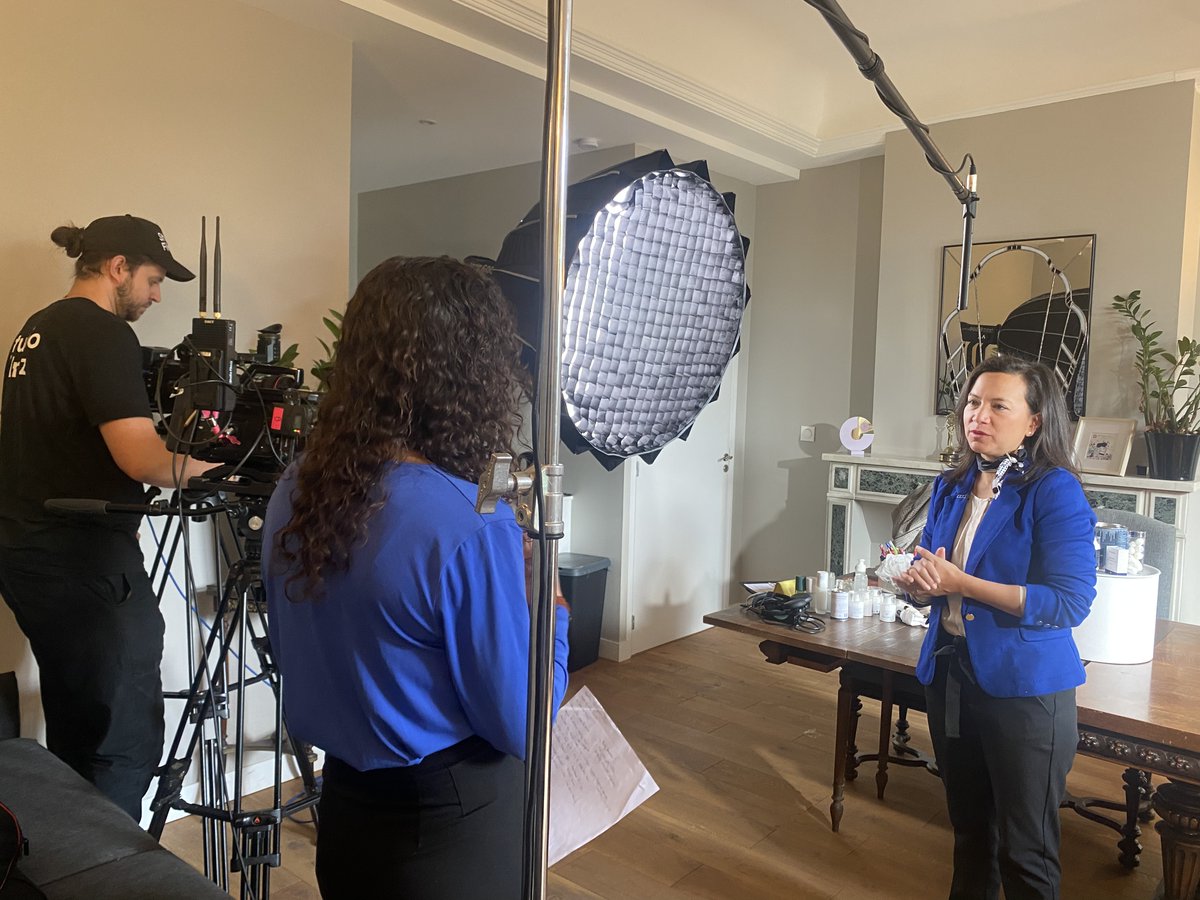 alpes_ishere's tweet image. 🏅SUCCÈS D'ARTISANS EN ISÈRE - ACTION 🎥 
Les tournages de la 3ème édition des vidéos des artisans isérois se poursuivent avec le Studio Filmiz . 
👉 toute la démarche : isere-attractivite.com/succes-dartisa… 
🤝 @cma_isere · @CDIsere
#alpesishere #isereattractivite