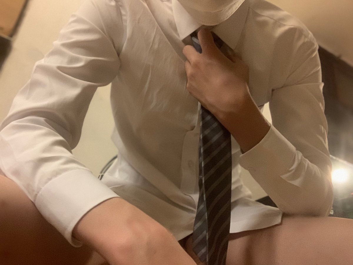 ouoOUO5144's tweet photo. 你們喜歡怎麼樣的學長😗😗 https://t.co/nb9xkSD2V4