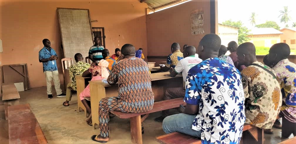 Unicef_Togo's tweet photo. Faire le rattrapage vaccinal des enfants afin de renforcer leur immunité, c’est l’objectif de ce dialogue communautaire à Agome Glozou, dans le Bas-mono. Le personnel soignant des formations sanitaires et l’Unicef au chevet des enfants.
#Unicef #VaccinesWork #OneWorldProtected https://t.co/Opfwvq0rzx
