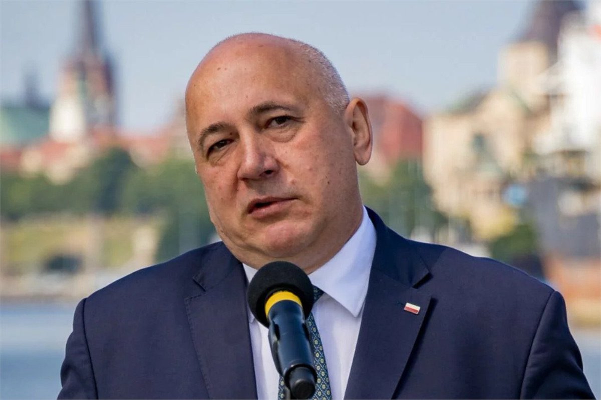 GMalkowska's tweet image. „Jakbym chciał doposażyć rodzinę, to nie byłbym parlamentarzystą, tylko bym trafił do zarządu jakiejś dużej spółki skarbu państwa.”

No chyba, że zleciłbym wyremontowanie mieszkania #PHH 
#czescwujku