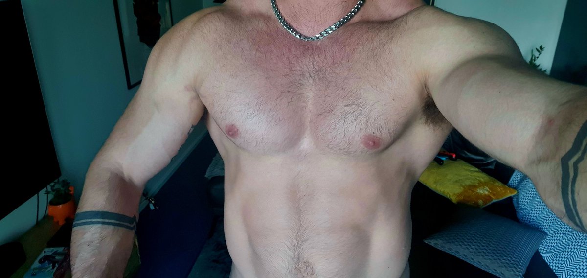 blake_m_davies's tweet photo. Is #torsothursday a thing? Is it pushing it too far? ๐ค https://t.co/CXWNcvc7K2