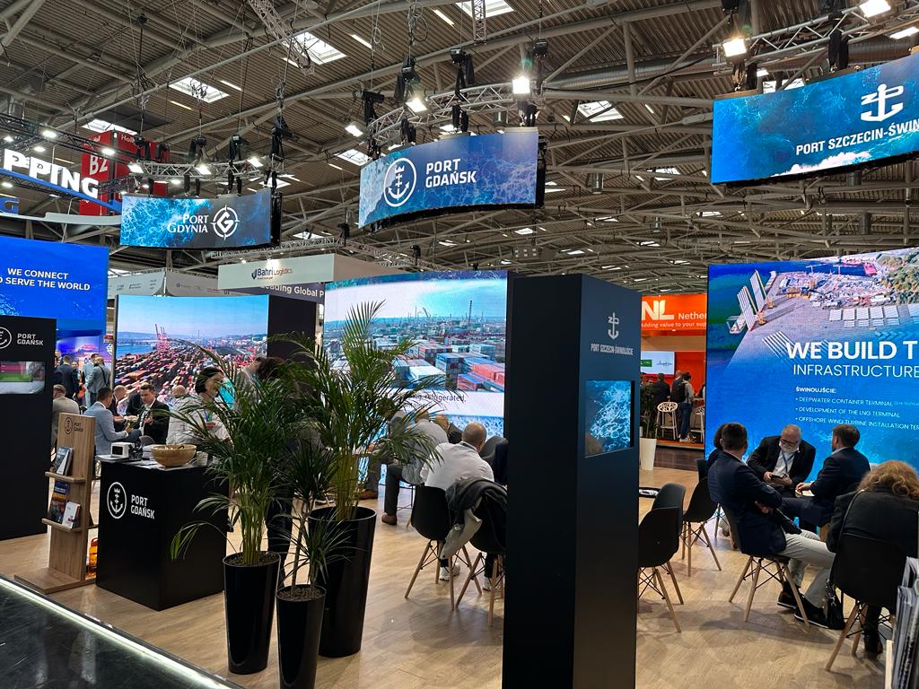 Jesteśmy na międzynarodowych targach Transport Logistic w Monachium - największych na świecie targach logistycznych 🚢⚓️💦🏗️ Nie mogło Nas tu zabraknąć!
<a href="/PortGdanskZMPG/">Port of Gdańsk</a>  #PGE #TransportLogistic