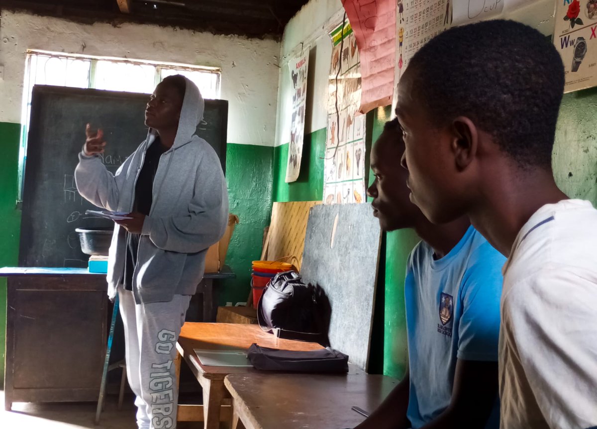 DFHRC's tweet photo. Every Child has the right to live free from violence, exploitation and abuse. Great insights from our youth mentor @jayabbas00  for the #stepdowntraining on #childprotection. #BreakingCyclesOfViolence #JuuIkoSawa https://t.co/uIKtFyPBEC