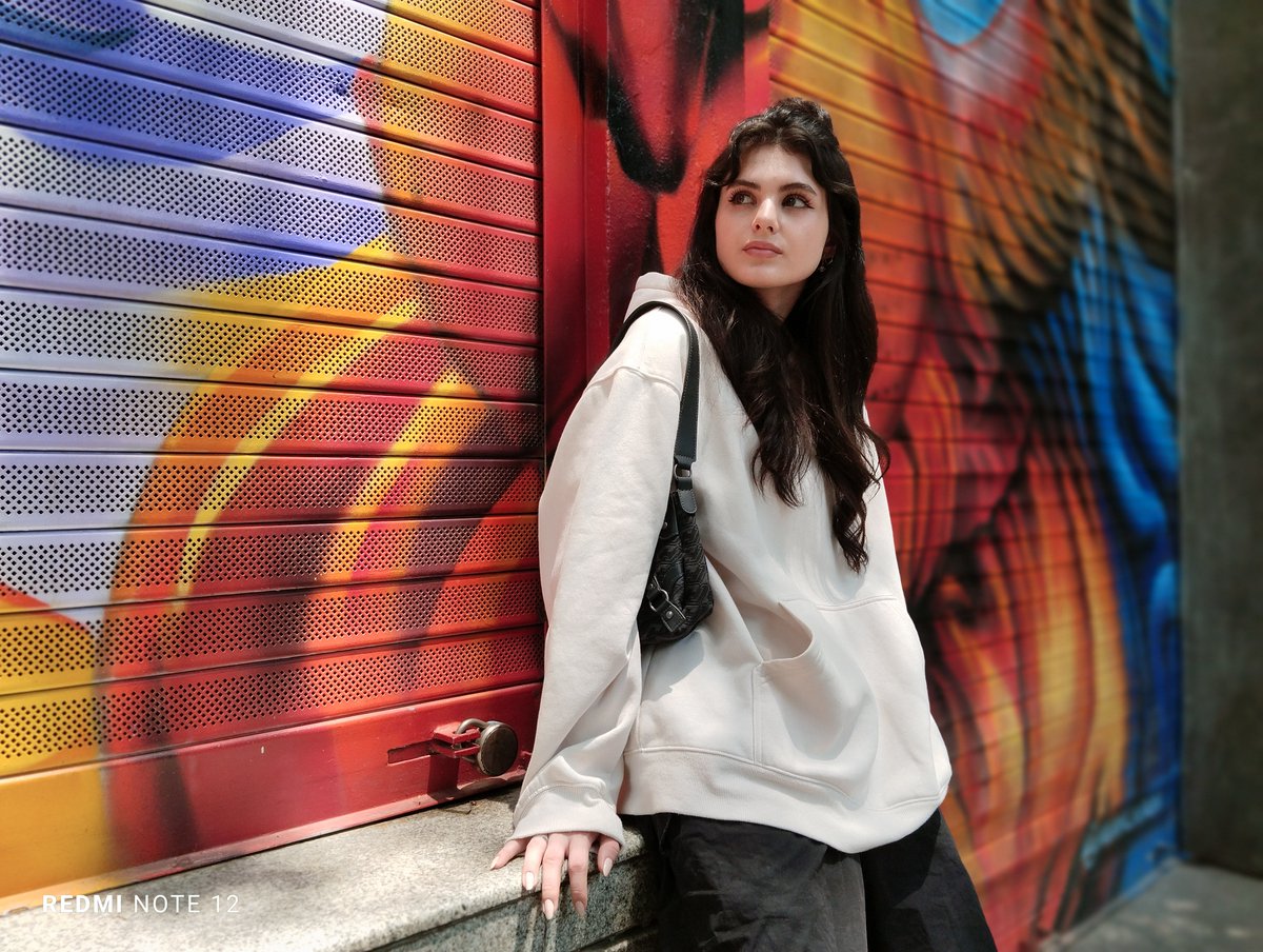 RedmiIndia's tweet image. Strike a pose and #RedmiNote12 will capture the perfect shot. 

Buy the #SuperNoteSuperDesign with 50MP Triple Camera NOW! 
🛒 bit.ly/RedmiNote12_Al…