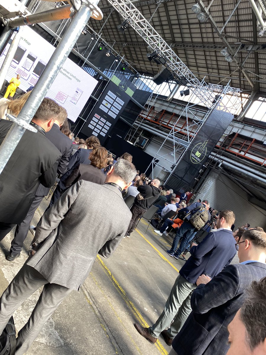 Für unsere Mitglieder sind wir heute auf der #80Sekunden in Berlin. Wir freuen uns auf den regen Austausch mit Euch!
Die Hütte hier ist super voll. Das wird gut. 😊