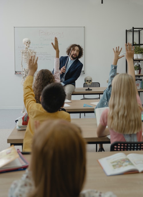 ElvisEckardtRec's tweet image. APSCo has suggested simplifying the recruitment guidance to help improve teacher #AttractionAndRetention. Some of its recommendations are as follows:

✅ Training of teachers
✅ Prioritising wellbeing

See more here: bit.ly/3LKH4n0