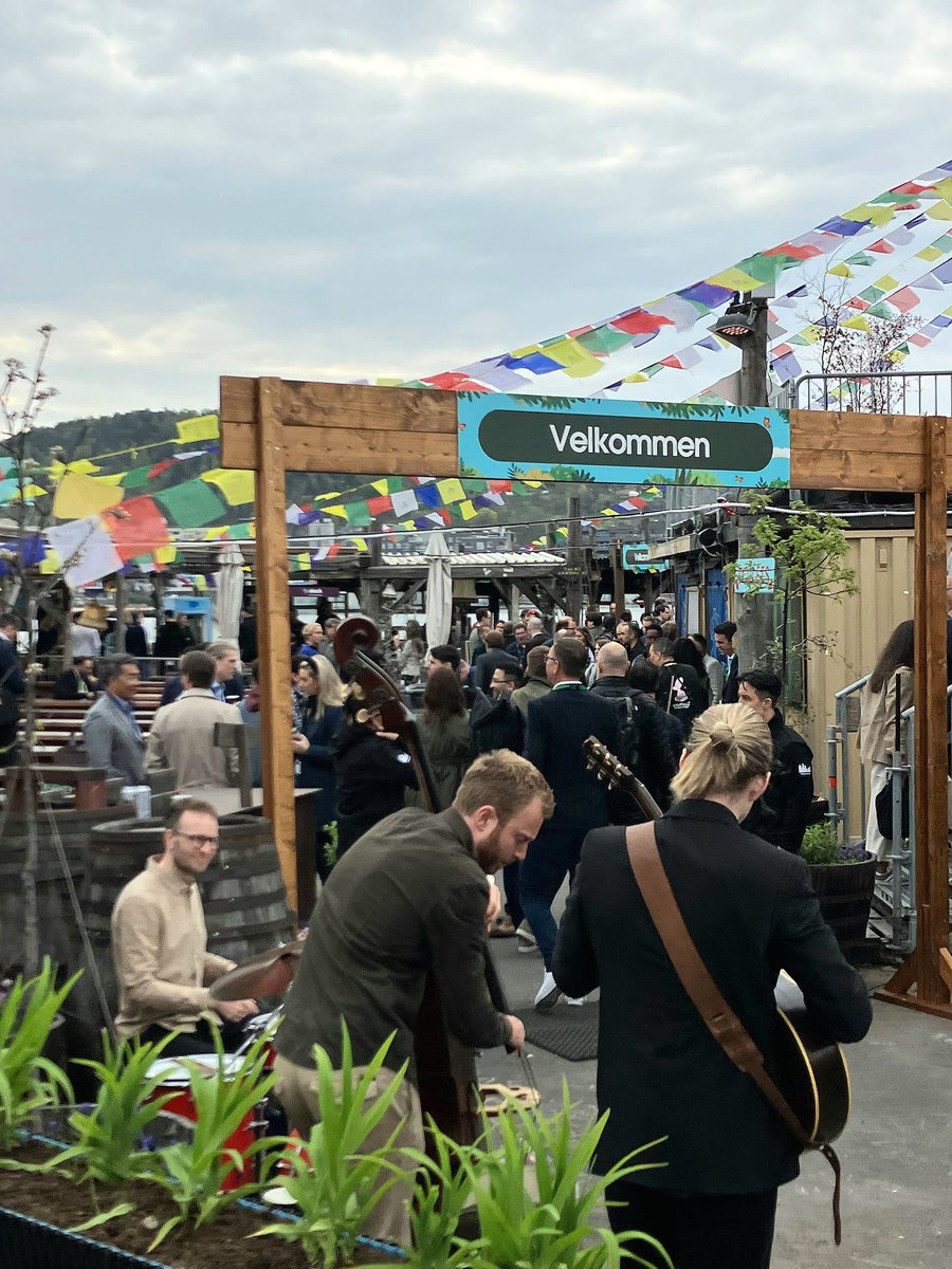 Chilling (literally) with our friends at the <a href="/ServiceCloud/">Agentforce Service</a> stand at the  Salesforce World Tour Essentials Oslo today. Come have a chat about your multilingual #cx

<a href="/salesforce/">Salesforce</a> <a href="/appexchange/">Salesforce AppExchange</a> #salesforcetour #customerexperience