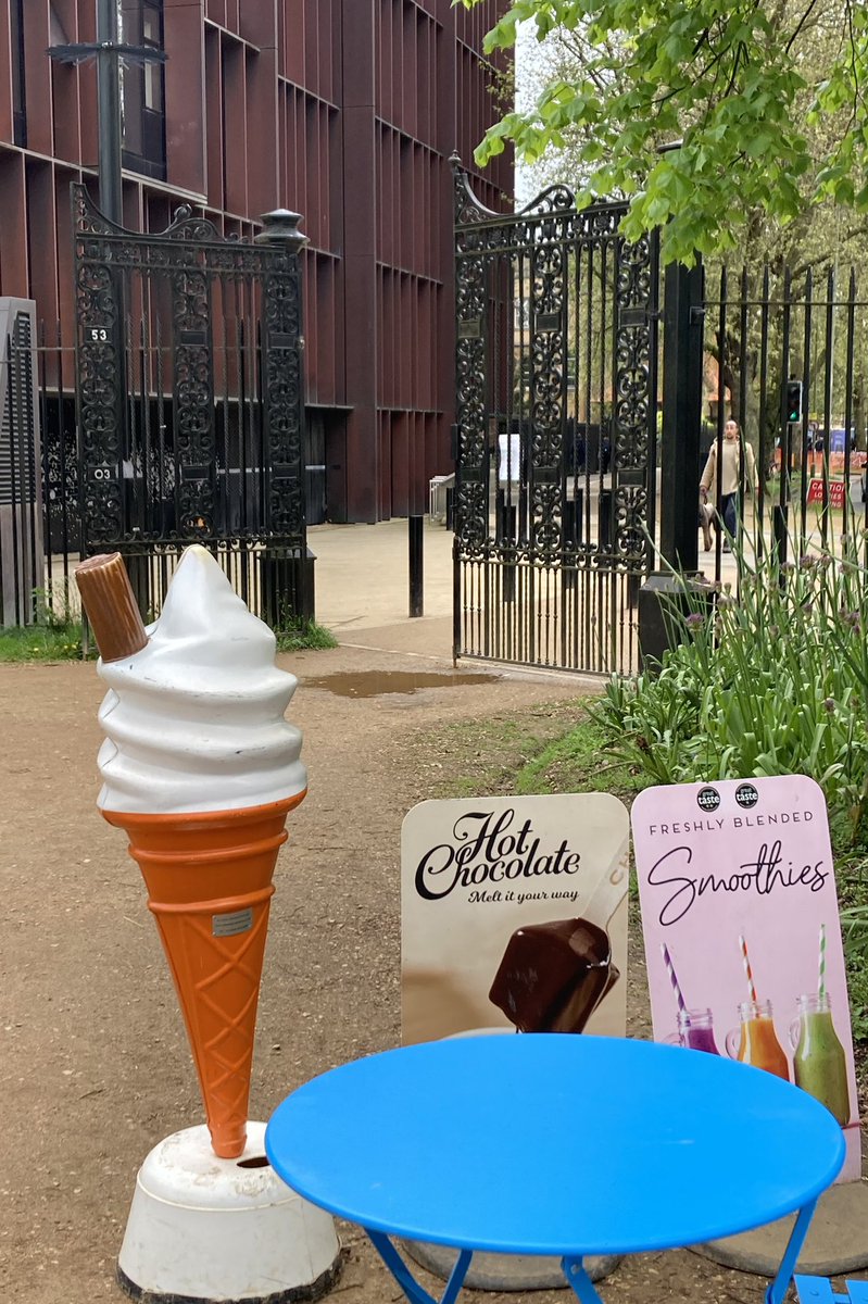ceadela's tweet photo. @LakesStiles @LordOrk @Soapy_Wit_Tank @tismenic70 @ProjectWHYUK @tutty352 @LansdellMum @Yeti98_ @RuthRendell1 @CharlesBewley2 @WindowsLake Modest wooden stiles are all very well but what about impressive park gates with ice cream paraphernalia for #RandomThursday https://t.co/SoOHTNaMLd