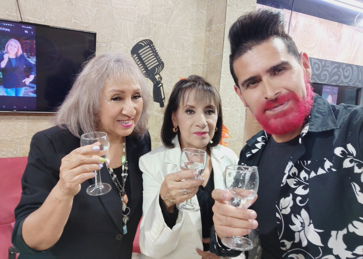 LoloRam's tweet photo. Gracias Cecy Hernández del programa PALABRA DE MUJER y a mi mamita querida por estar en Lolo Channel TV y festejar a todas las mamás en su día.
#lolochanneltv
#lolotips
#orbenetwork https://t.co/QWSg2O0i9b