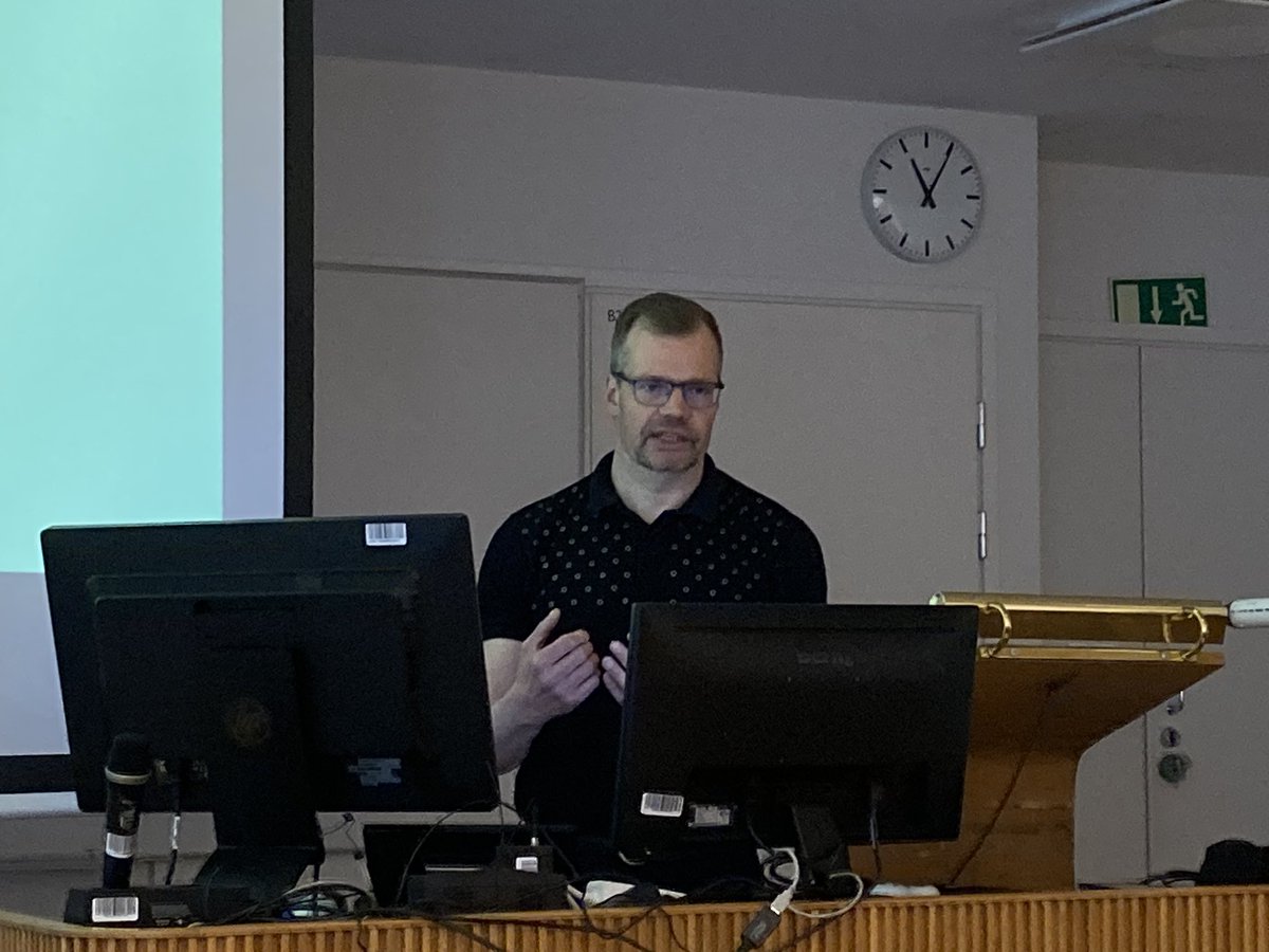 Historyboy30's tweet photo. Last @thy_tku workshop presentation is from @Vesikansa70 about alternative publication formats, like how to use research to produce non-fiction books that can reach the wider public. #earlycareerresearchers #publicationstrategies https://t.co/3qGF4SHEyf