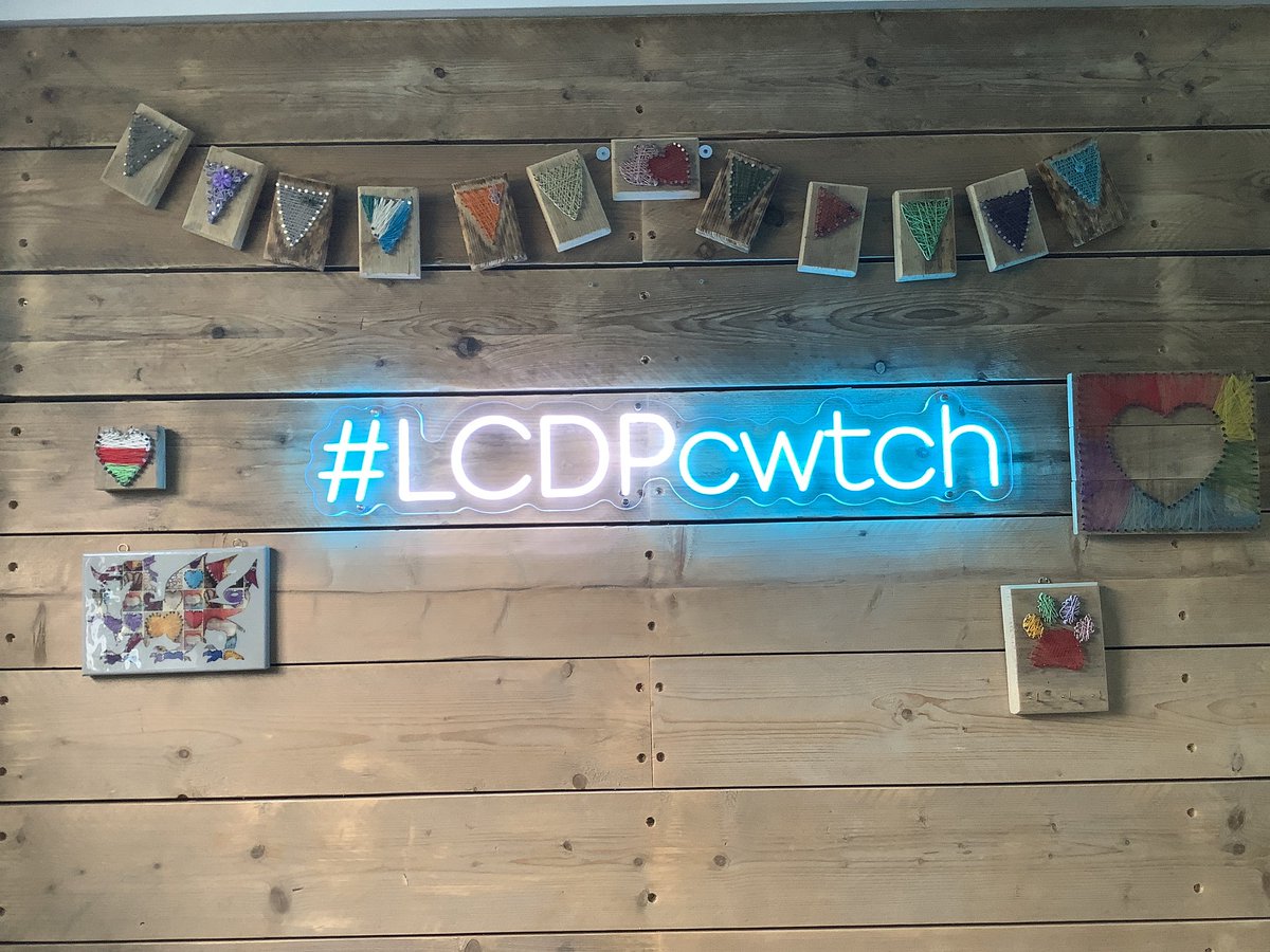 CFSMPENCOED's tweet photo. Thank you to Jolene and team for the welcome at LCDP….the work you do is absolutely amazing and totally inspiring. I look forward to working with you to help bring 2 local communities together. @LlanharanDropi1 @WG_Education @PencoedCompHead @CroestyS #communitypartnerships https://t.co/ZuiHZurDtp