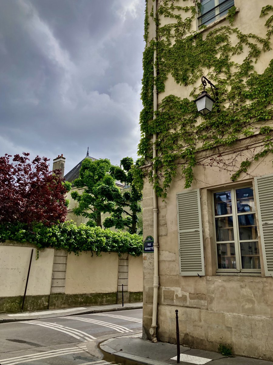 EnriqueMazzola's tweet photo. A few hours more in magic #Paris, where #lemarais is so beautiful under this strange cloudy/sunny light of May🌥️⛅️🌦️

.
.

#france #parisjetaime #parisianstyle #french #parismaville #parismonamour #pariscity #villelumiere #parisonline #helloparis #bestofparis #bonjourparis https://t.co/6RRSF0MrBm