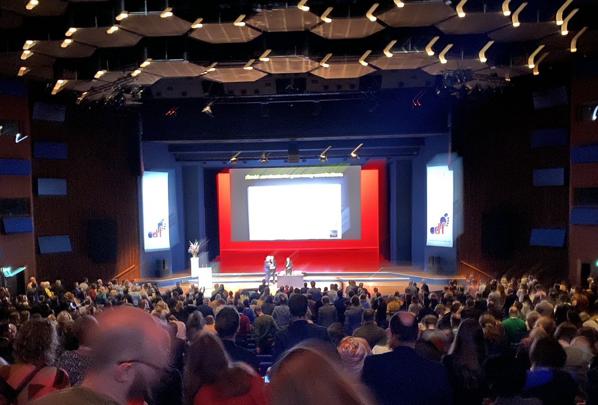ProfNeilReeves's tweet image. Standing ovation for @DGArmstrong as he receives the Karel Bakker award for diabetic foot healthcare, research, education, advocacy ……and much more! @IntSympDF #isdf2023
